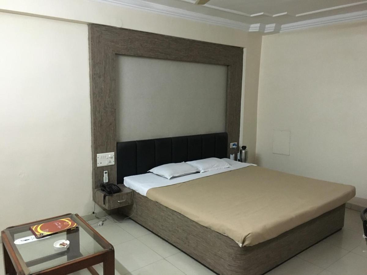 Hotel Grand Arjun Raipur  Bagian luar foto