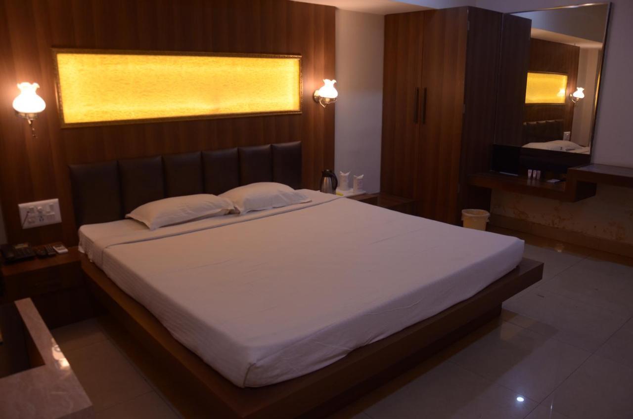 Hotel Grand Arjun Raipur  Bagian luar foto