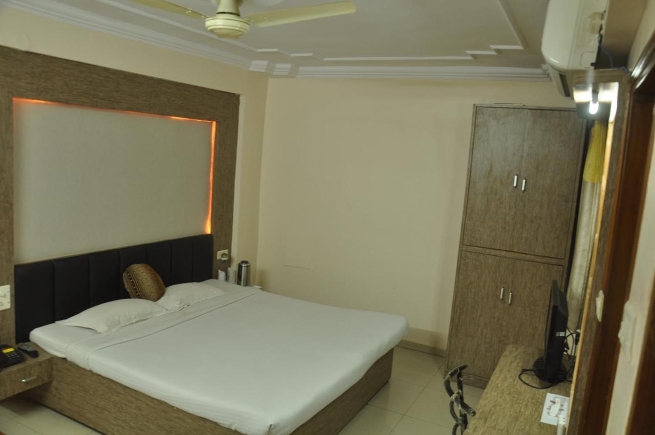 Hotel Grand Arjun Raipur  Bagian luar foto