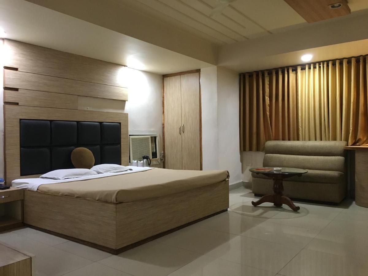 Hotel Grand Arjun Raipur  Bagian luar foto