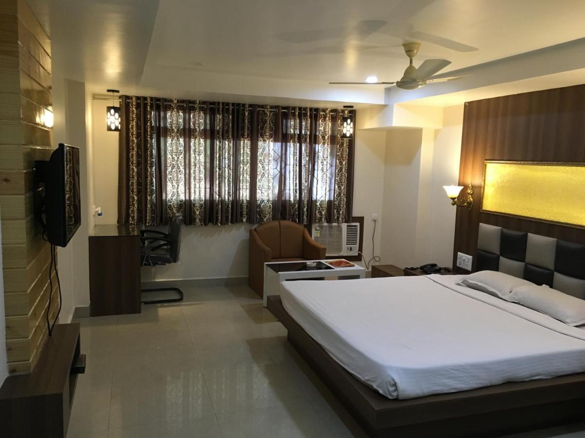 Hotel Grand Arjun Raipur  Bagian luar foto