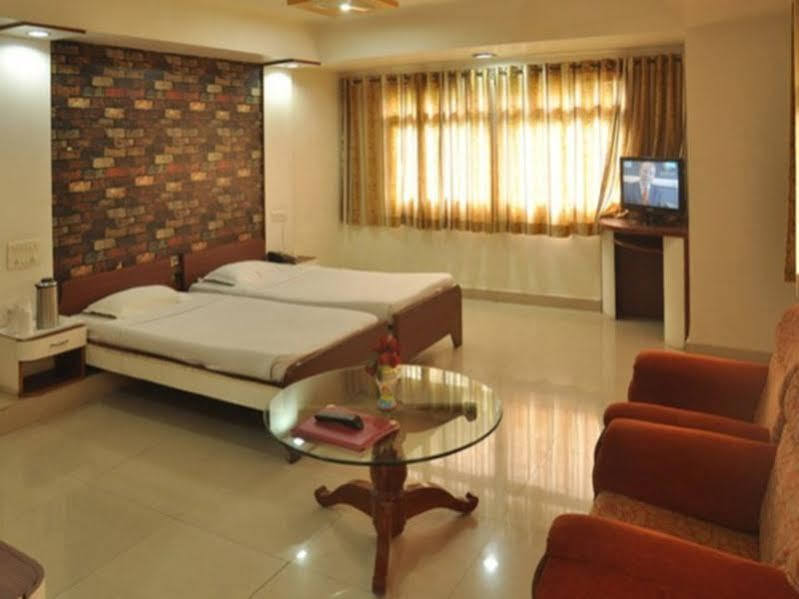 Hotel Grand Arjun Raipur  Bagian luar foto