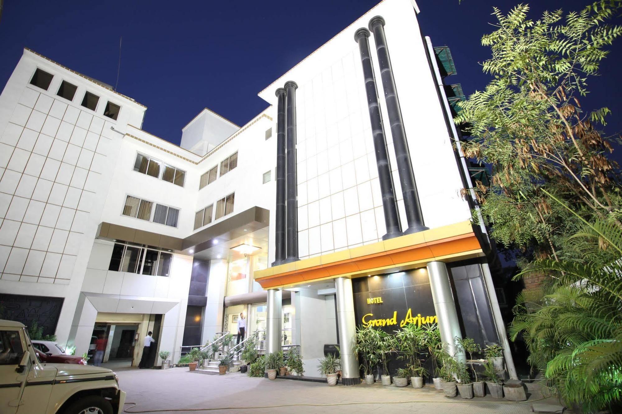 Hotel Grand Arjun Raipur  Bagian luar foto